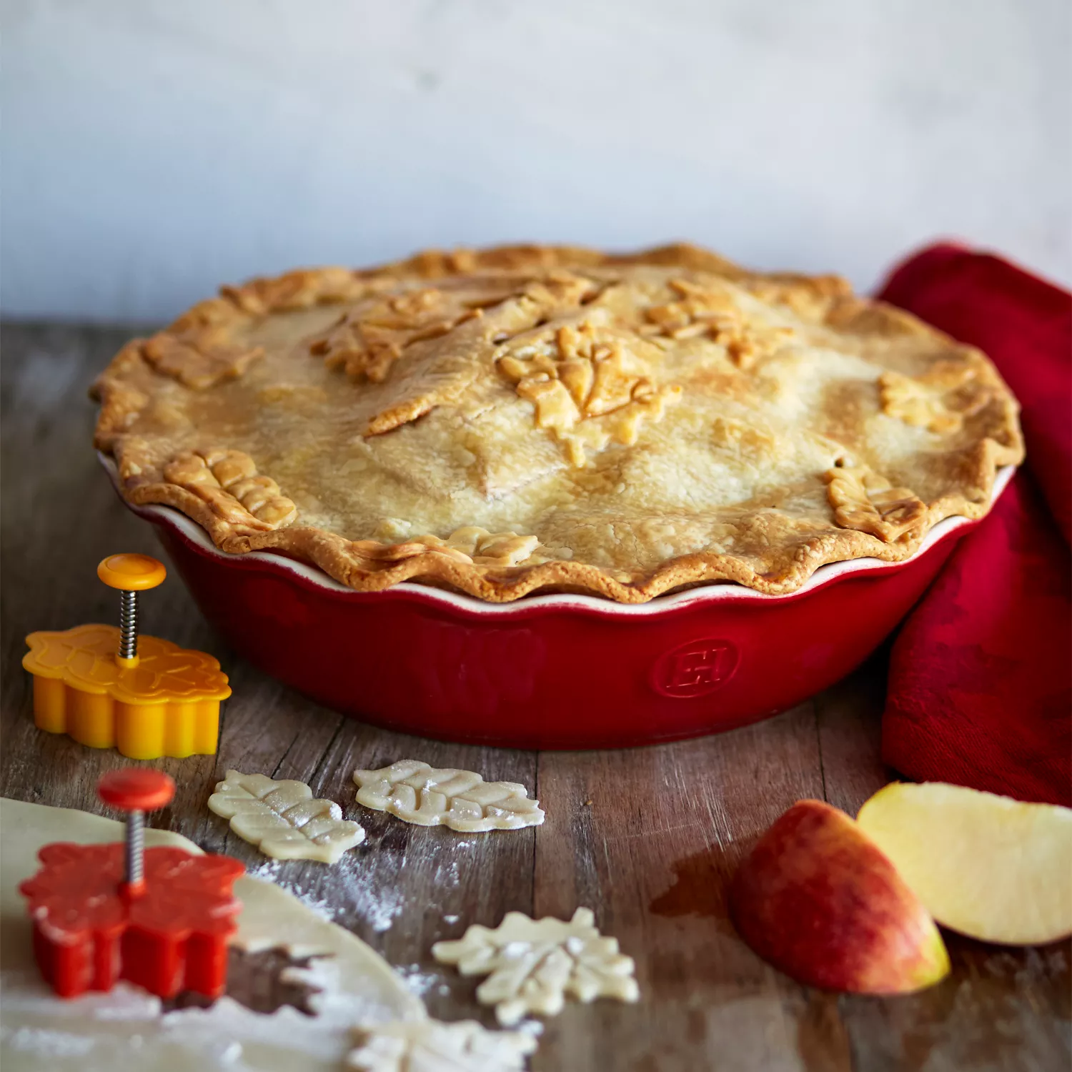 Emile Henry Modern Classics Pie Dish, 9"