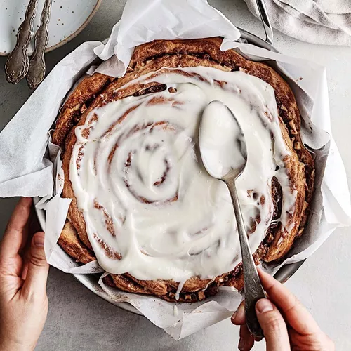 Giant Apple Cinnamon Roll Cake