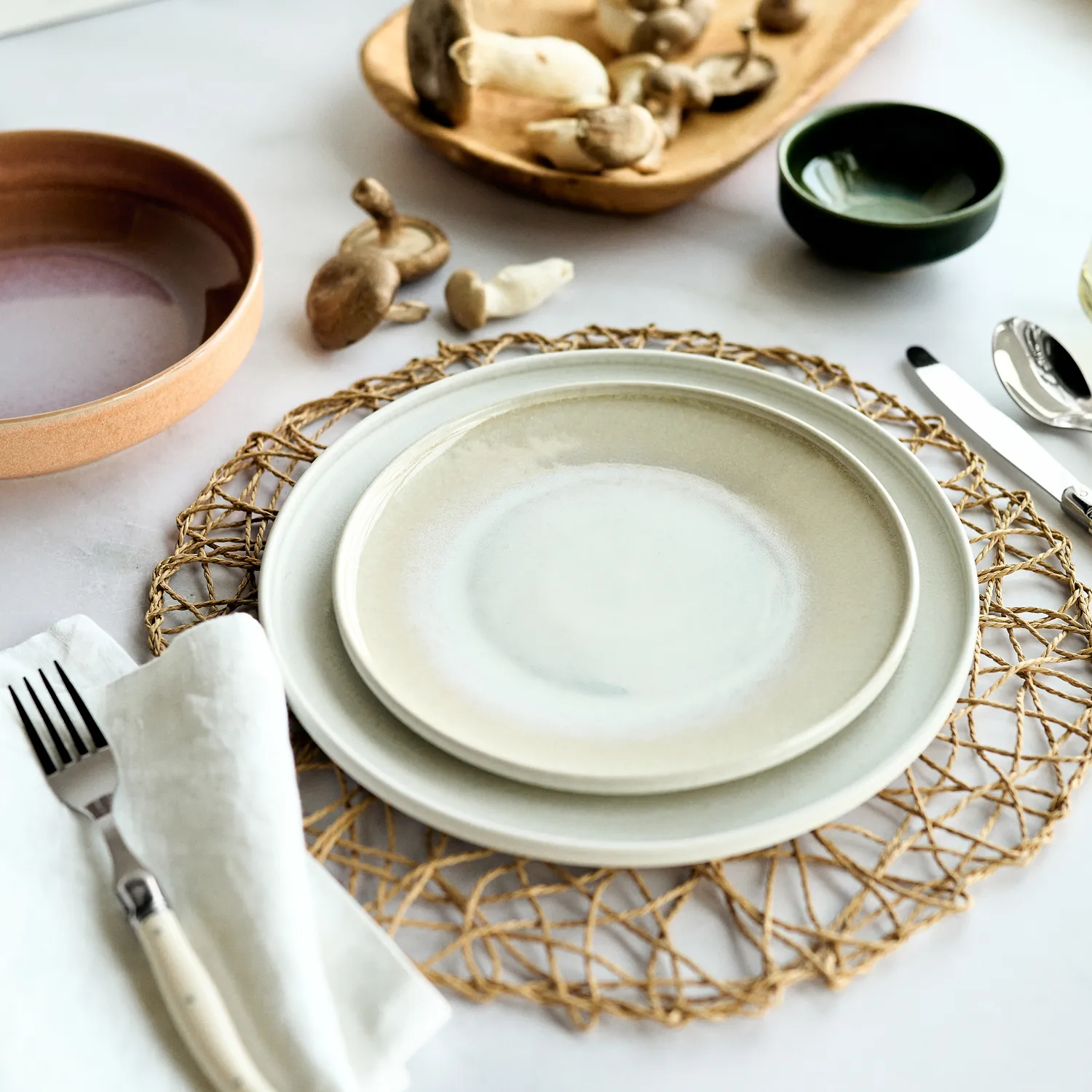 Sur la table Lucent Reactive Glaze Dinner Plate