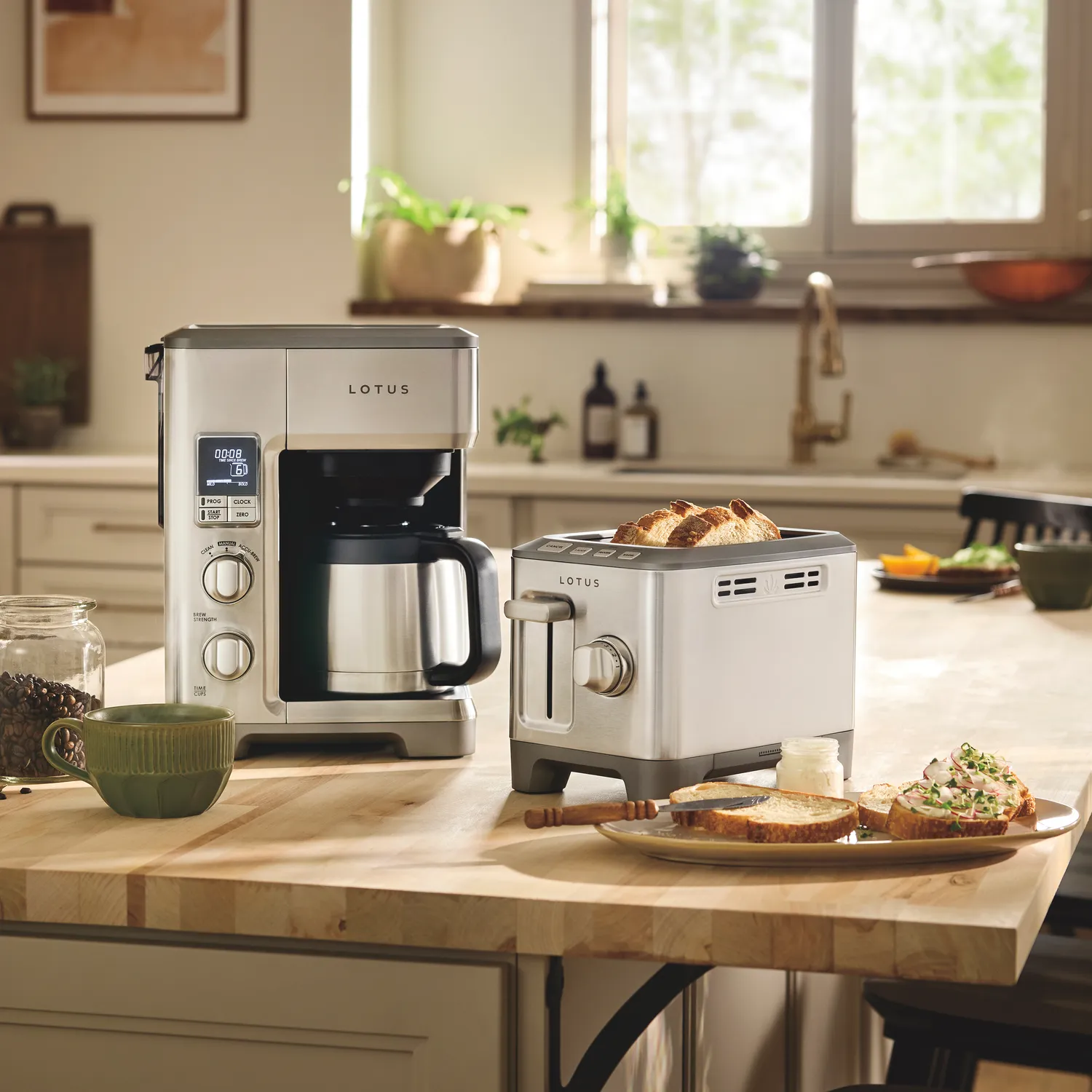 The Top Drip Coffee Maker with Grounds Scale