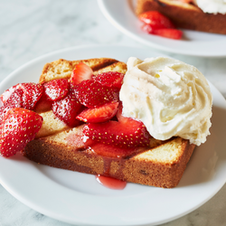 Grilled Pound Cake with Strawberries and Cream