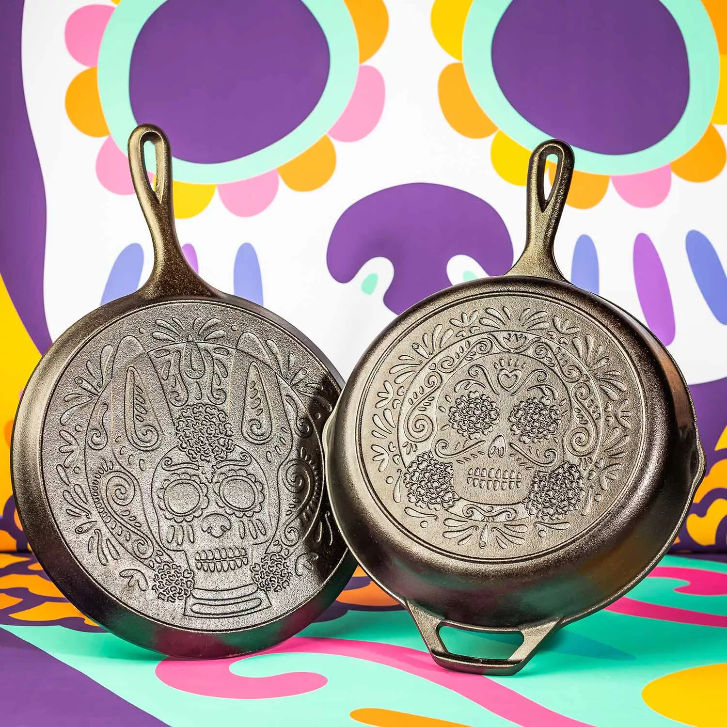 Lodge Seasoned Cast Iron Sugar Skull Skillet with Handle Holder