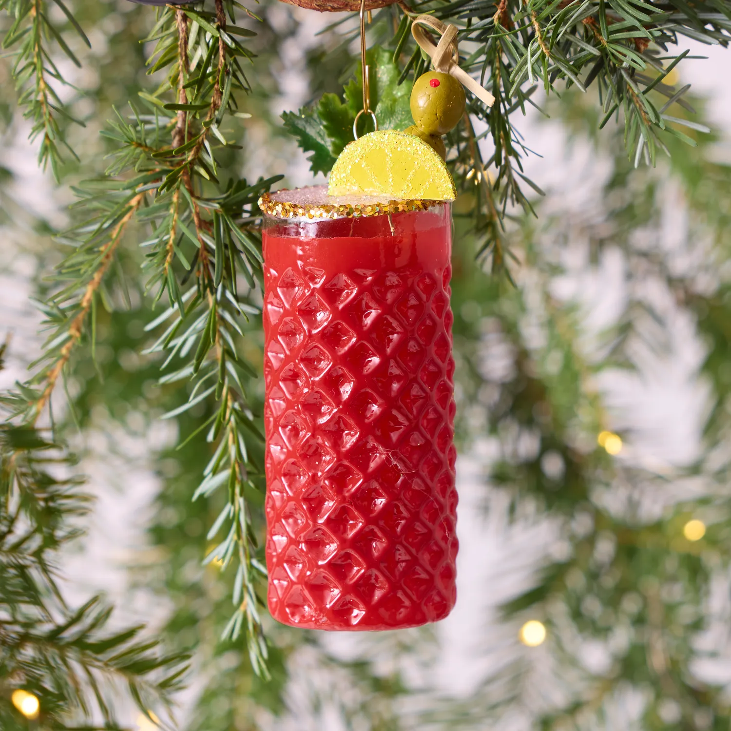 Sur la table Bloody Mary Ornament
