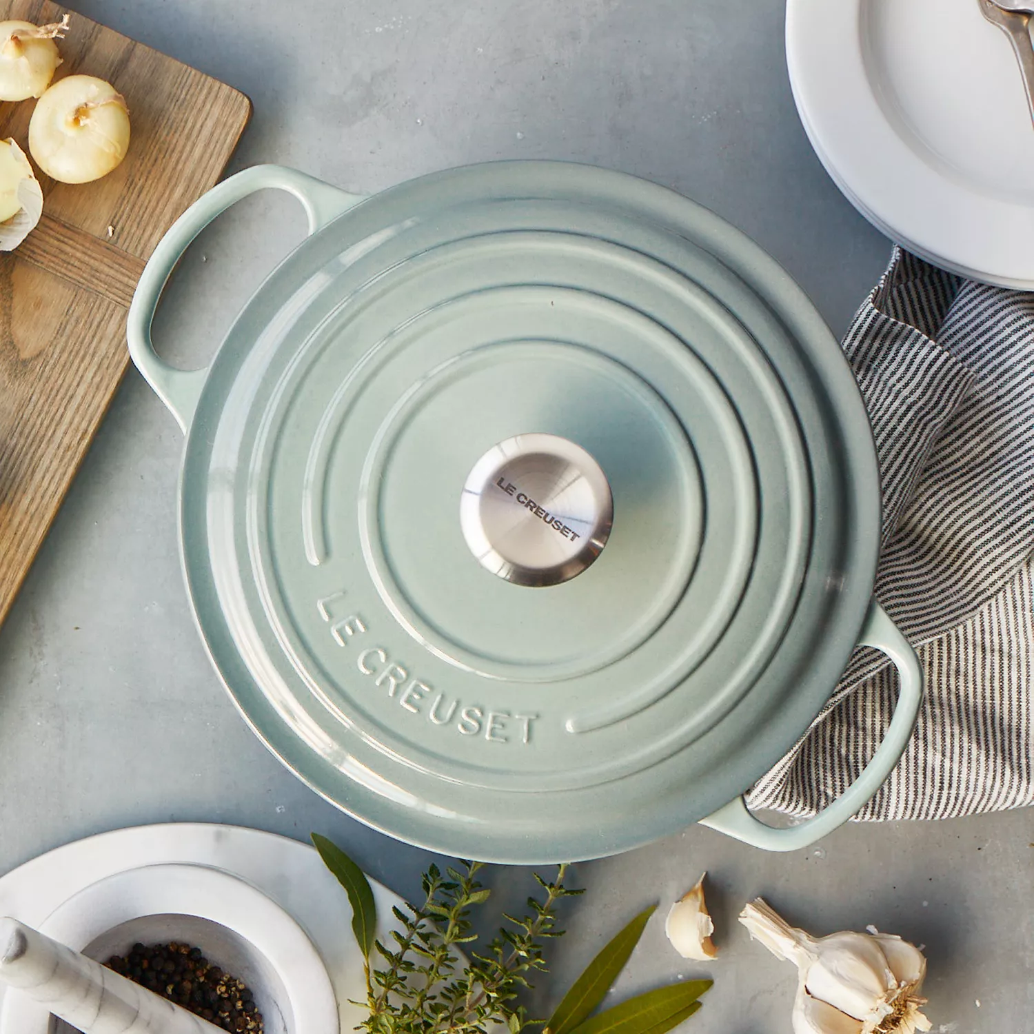 Le Creuset Signature Round Dutch Oven, 5.5 Qt.