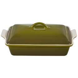 Le Creuset Heritage Covered Baker, 4 qt. Features    Stoneware maintains even temperatures and prevents scorching    Unmatched thermal resistance  safe for freezer, microwave, oven, broiler and dishwasher    Dense stonewa