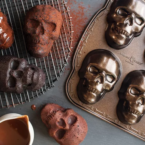 Dark Chocolate Skull Cakes