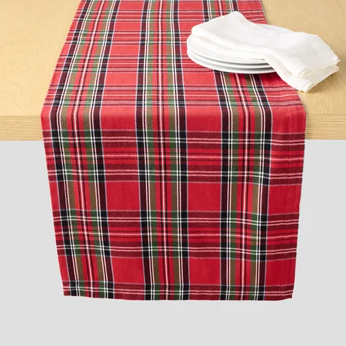 Sur la table Plaid Runner