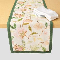 Sur la table Lotus Garden Runner