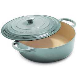 Le Creuset Round Wide Dutch Oven, 6.75 qt. Dutch oven