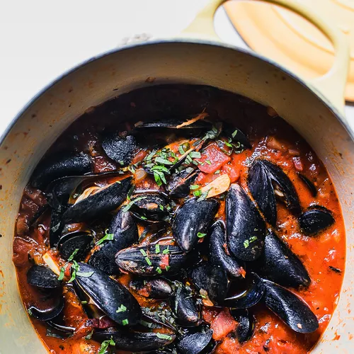 Steamed Mussels in Tomato Broth