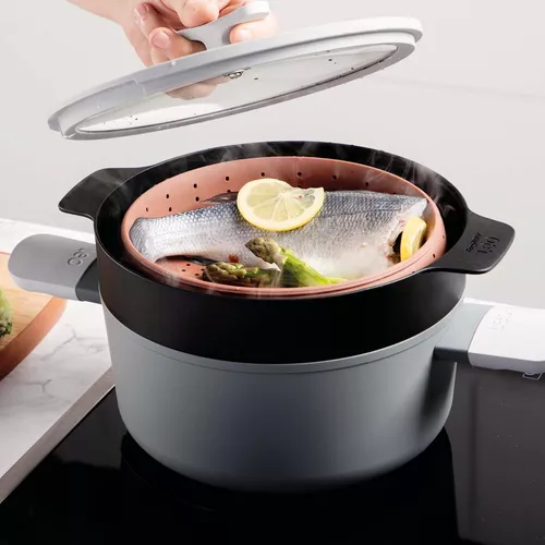 BergHOFF Leo Silicone 2-in-1 Steamer and Strainer, 10" BergHOFF Leo Silicone 2-in-1 Steamer and Strainer, 10"