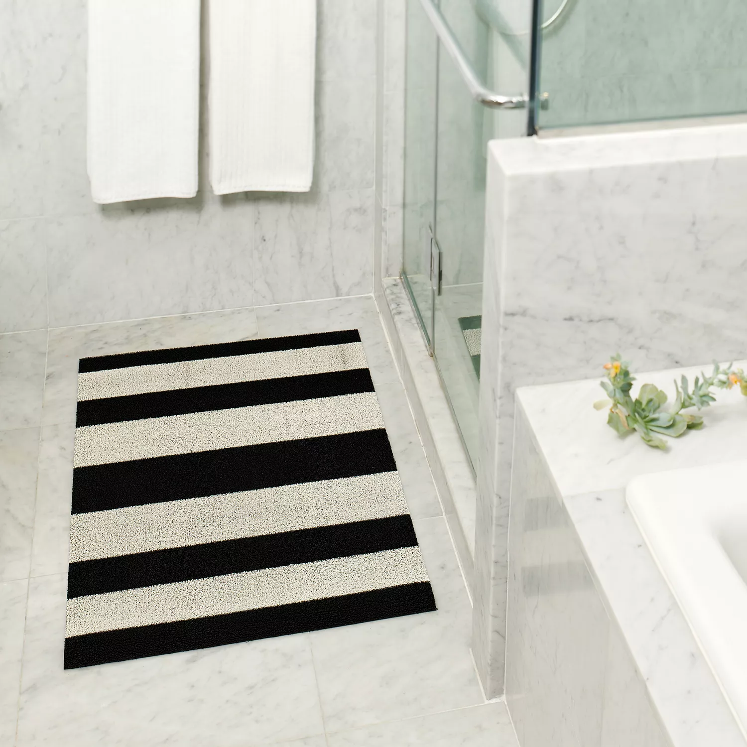 Chilewich Bold Shag Mat, Black