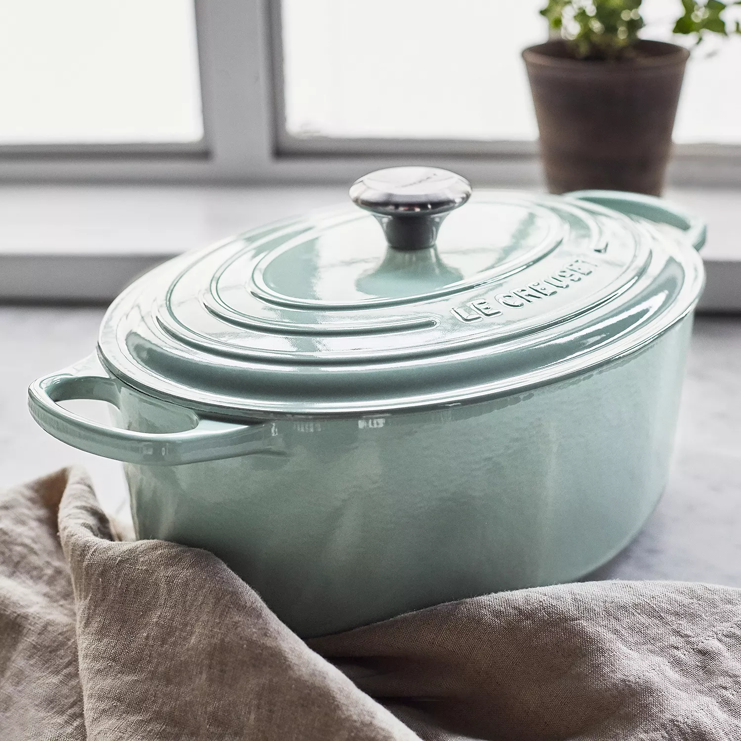 Le Creuset Signature Oval Dutch Oven, 6.75 qt.