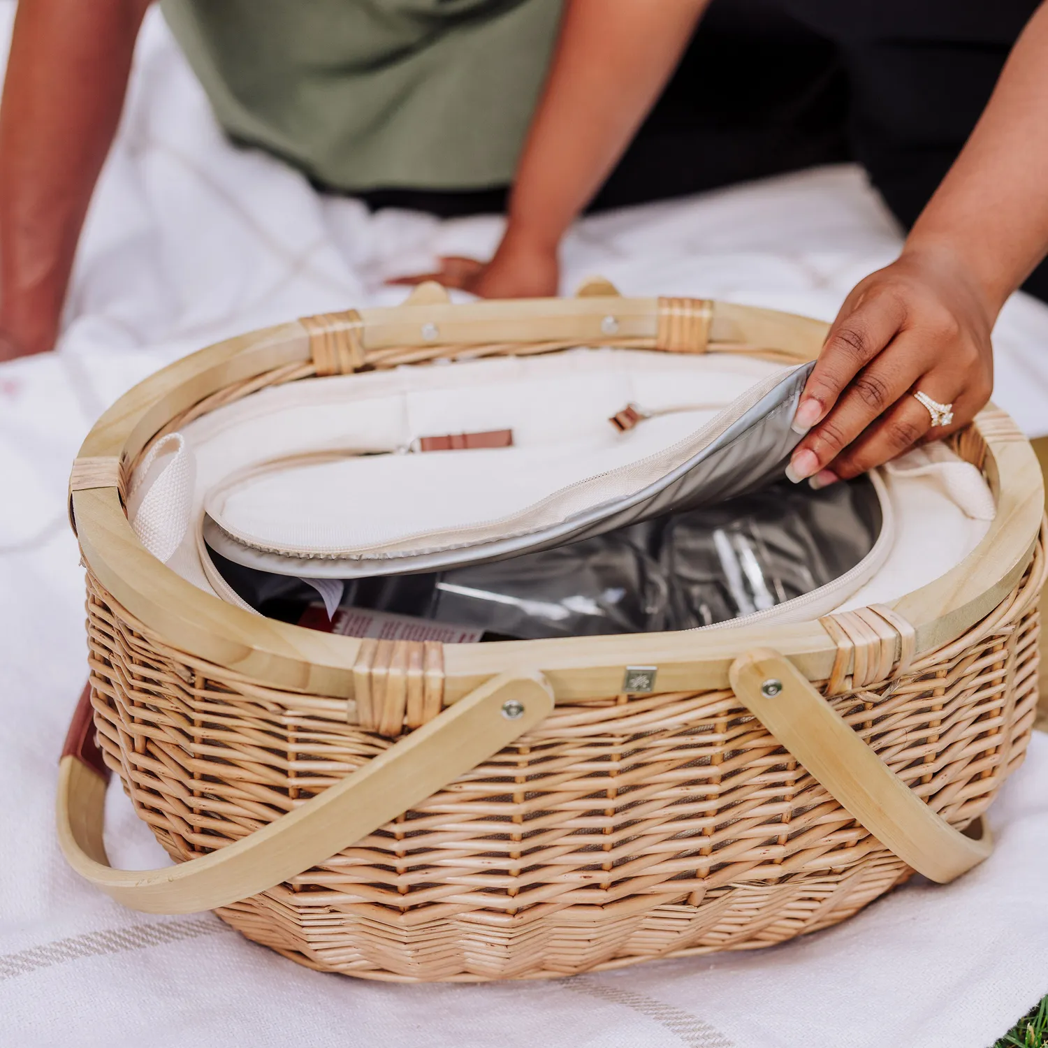 Picnic Time Sequoia Picnic Basket