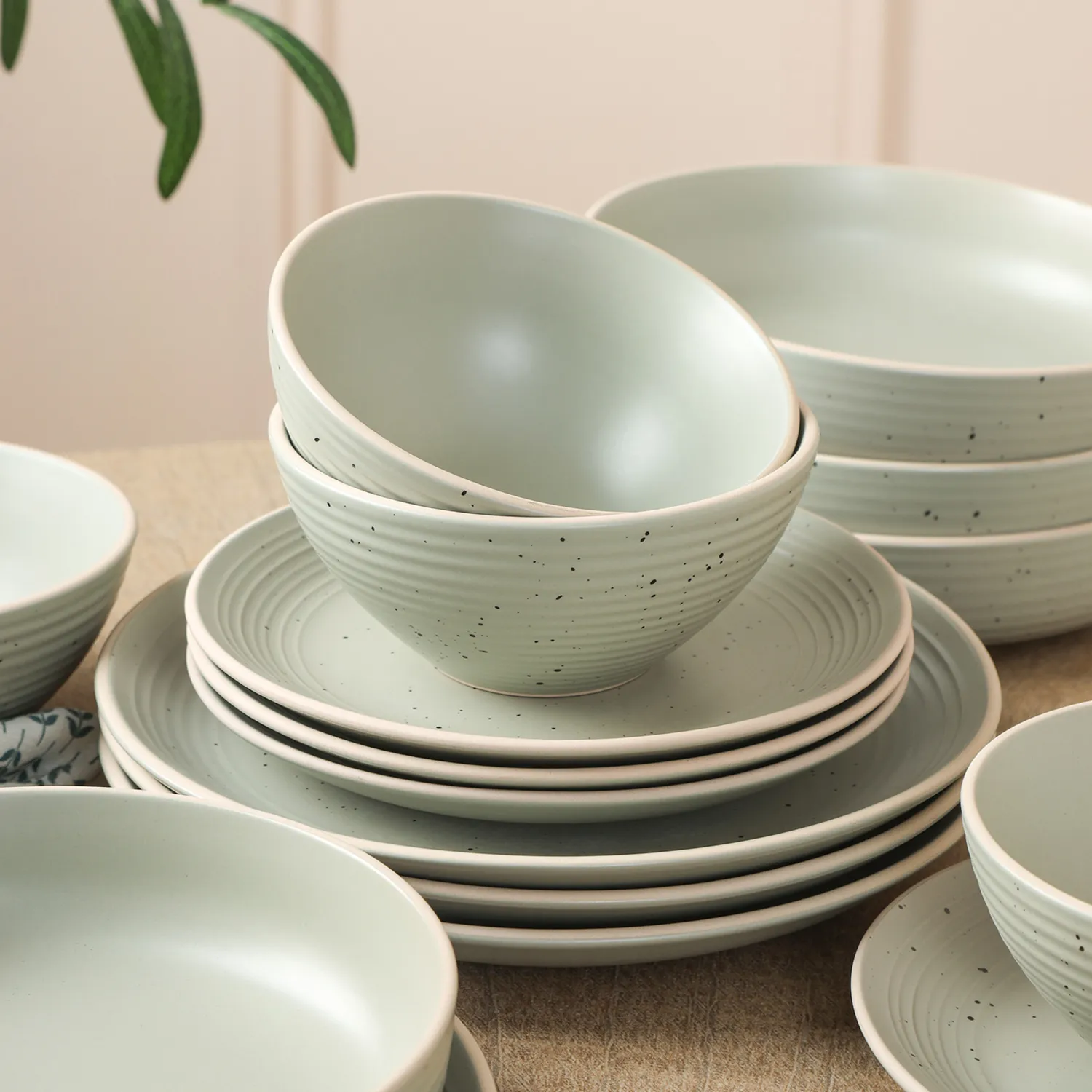 Stone Lain Lauren Stoneware 16-Piece Dinnerware Set