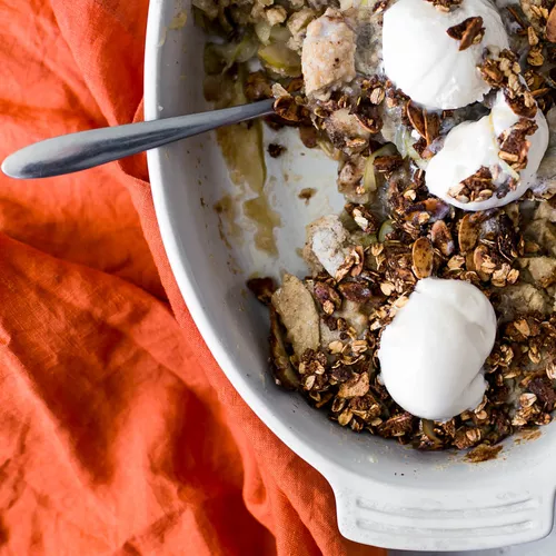 Graham Cracker Granola Apple Cobbler