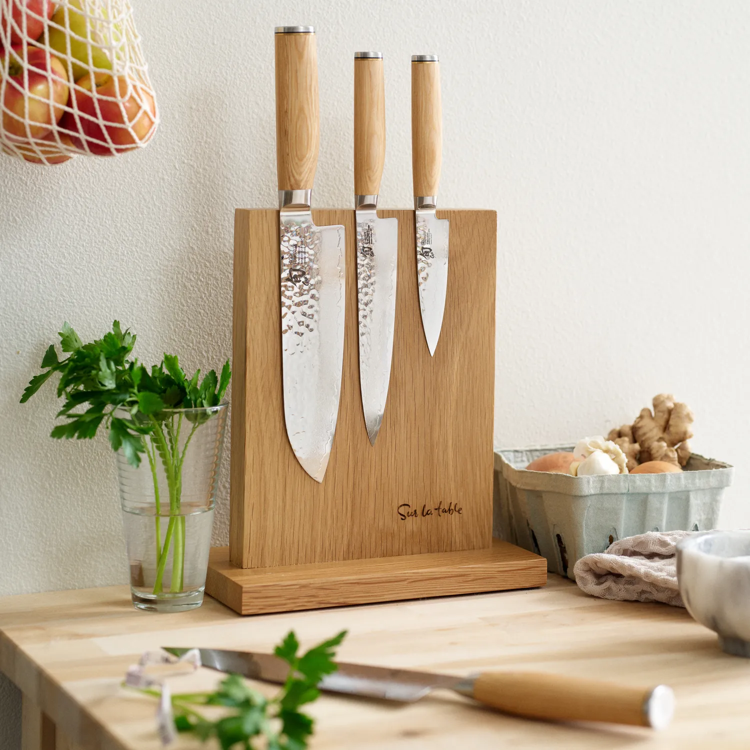 Sur La Table Magnetic Easel Knife Block
